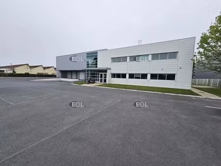 location entrepôt 2 212 m²