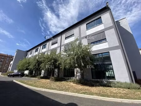 location local d'activités 3 292 m²