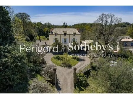 magnifique manoir du 19ème siècle proche de bergerac