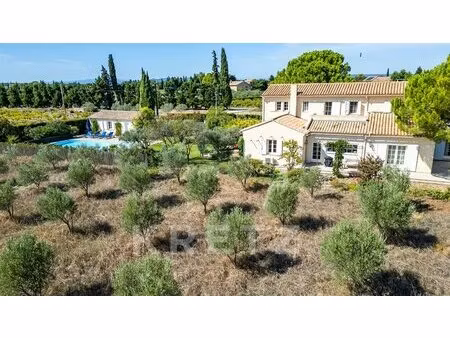 propriété rare en provence vues iconiques  calme absolu  villa