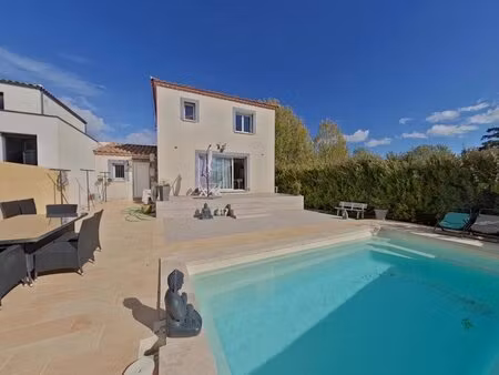 maison moderne avec piscine chauffée à milhaud