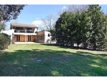 villa de charme avec vue dominante et accès rivière