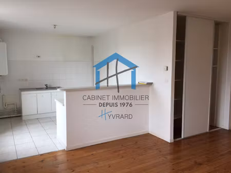 saint chamond - loue t3 de 65m2 au 2ème.