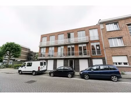 licht appartement met ruim terras nabij portugezenhof