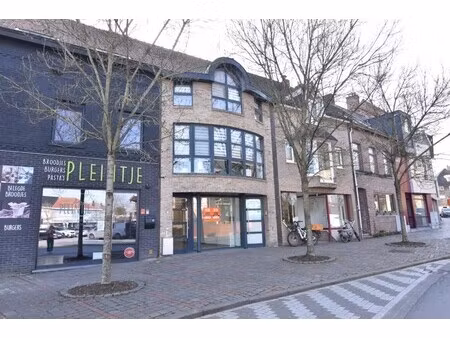 handelsgelijkvloers (90m²) op topligging in rumbeke