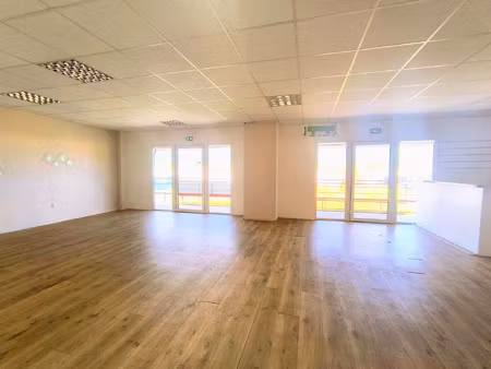 location local professionnel 92m² ste rose 97115