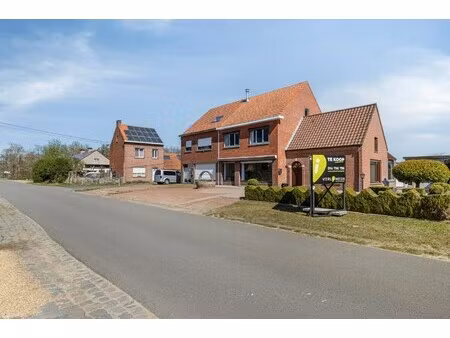 huis te koop in geel met 2 slaapkamers