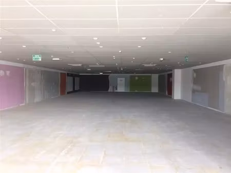 location commerce 563 m²