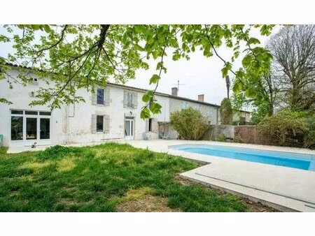 maison de 7 pièces de 241 m² à saint-félix-de-foncaude