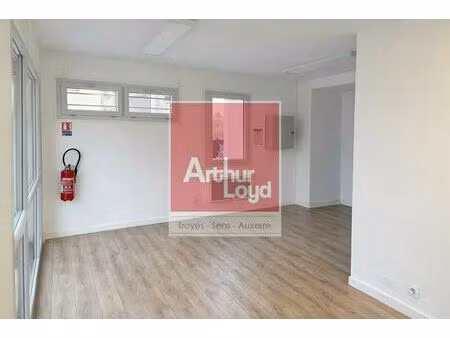 location commerce 74 m²