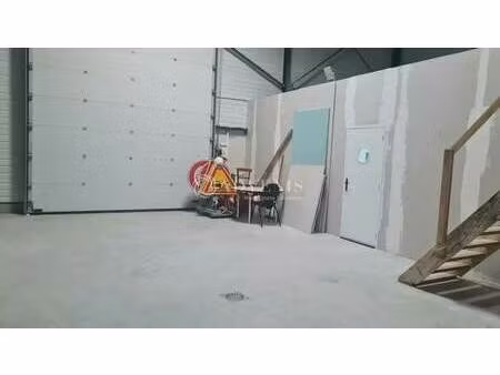 location local d’activités tregueux 22950 135m²