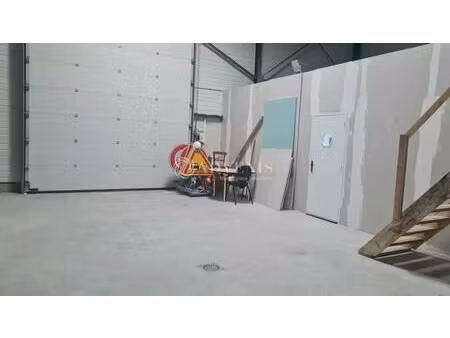 location local d'activités 135 m²