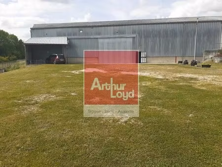 vente entrepôt 2 100 m²