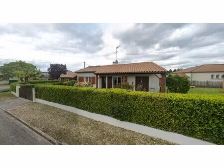 5 km du centre de marmande villa de pp 3 chambres avec jardin et garage