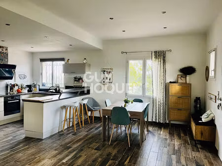 a bouc bel air   haut de villa de 4 pièces de 90 m2 env. avec terrasse et jardin