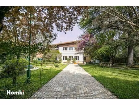 maison des années 70 de 226 m² sur environ 1500 m² de terrain - un havre de paix à deux pa