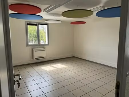 location bureaux 168 m²