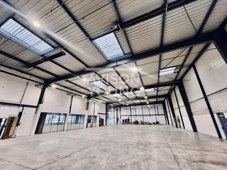 location local d'activités 3 021 m²