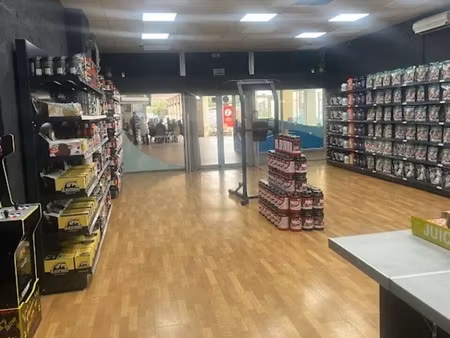 location commerce 151 m²