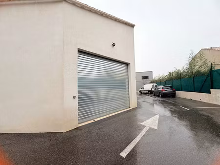 vente local commercial 1 pièces 76m2 hyères 83400 - 3500 € - surface privée