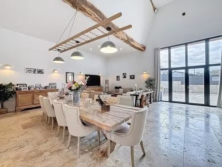 loft rénové de 247m² avec terrasse à corbelin