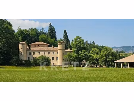 exceptionnel château restauré - vue exceptionnelle