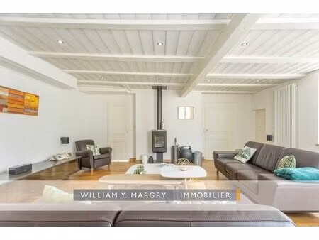 hyper centre - maison du xvii ème siècle + studio avec entrée indépendante