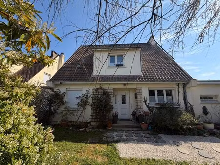 maison de 6 pièces de 118 m² à la grande-paroisse