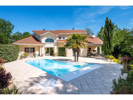 maison 255 m2 8000 m2 de terrain