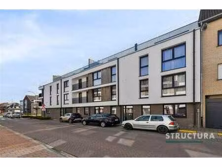 appartement au rez-de-chaussée avec grande terrasse et jardi