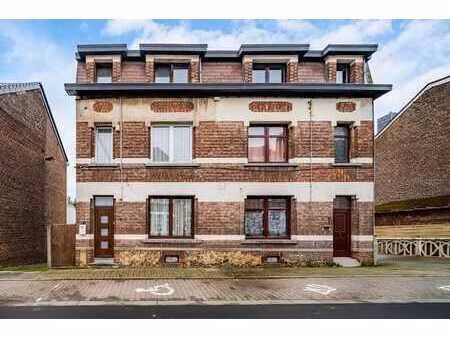 grande maison avec jardin