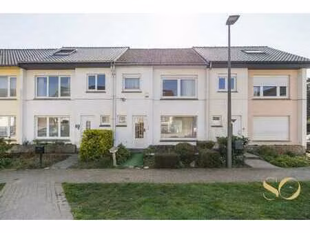 a 400m de la chaussée de ninove. a rénover.