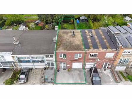 maison de 2004  3 chambres  garage  terrasse  jardin  peb c!