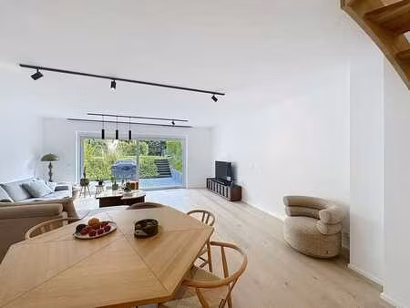 nouveau duplex dans un immeuble de standing à waterloo