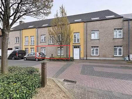 appartement lumineux au rez-de-chaussée avec grand jardin et