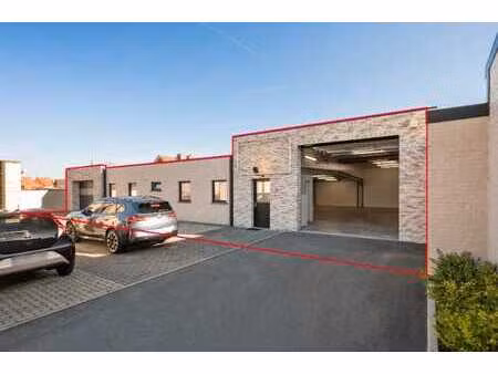 magazijn 460 m² met bureel en personeelsruimte nabij opri...