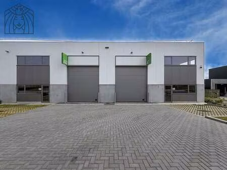 entrepôt de 306 m2 à louer dans le zoning ecolys.