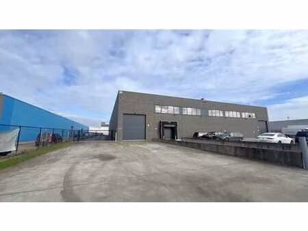 entrepôt à louer dans la rue heikens à zele