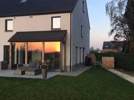 maison charmante avec 3 chambres et peb b