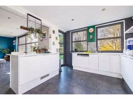 villa 4 façades spacieuse avec jardin  terrasse et garage