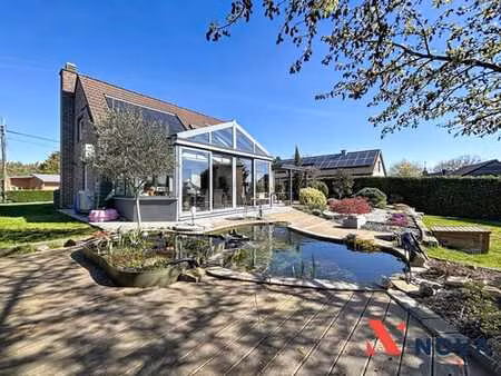 villa avec superbe jardin  dans un cadre idéal!