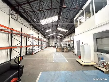 local d'activité 592 m²