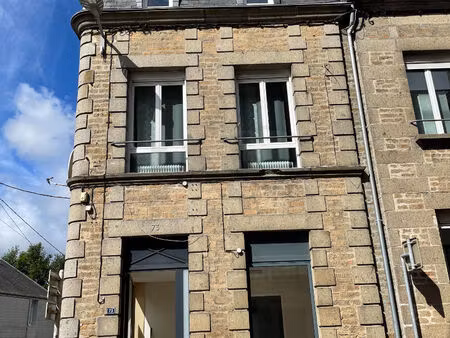 flers - local commercial de 4 pièces 82 m2