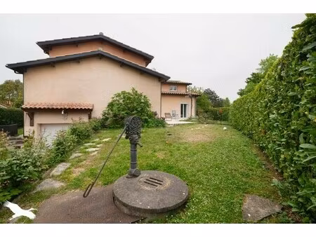 maison de luxe à vendre dans le quartier fondargent-corail