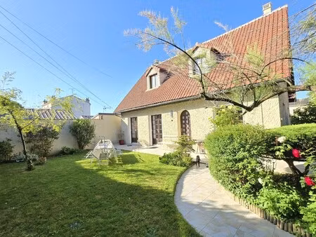 maison contemporaine à vendre dans le quartier villegranges