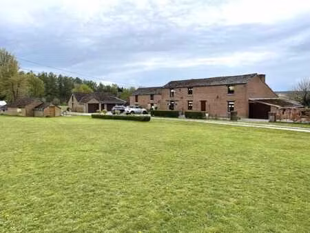 fermette avec terrain libre d'occupation