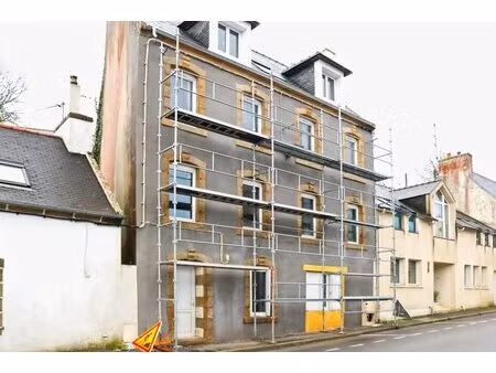 immeuble rénové à audierne  10 pièces  170 m²