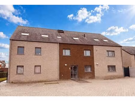 appartement 1 chambre récent avec balcon et parking – peb b