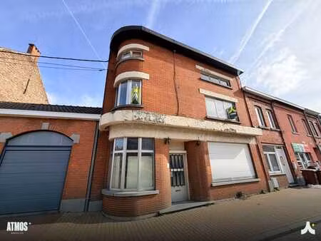 maison à rénover complètement idéalement située :