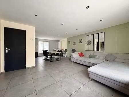 charmante maison  2/3 chambres  beau potentiel.